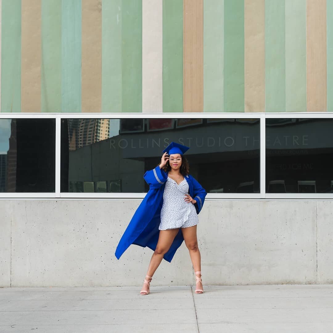 Congratulations, @helenalaing21_!!! 🎉🎓
.
.
#meaganhurleyphotography #classof2021 #austinseniorphotographer #roundrockseniorphotographer #zachppc #musicaltheatre #seniorpictures #capandgown #atx #downtownaustin #austinskyline
