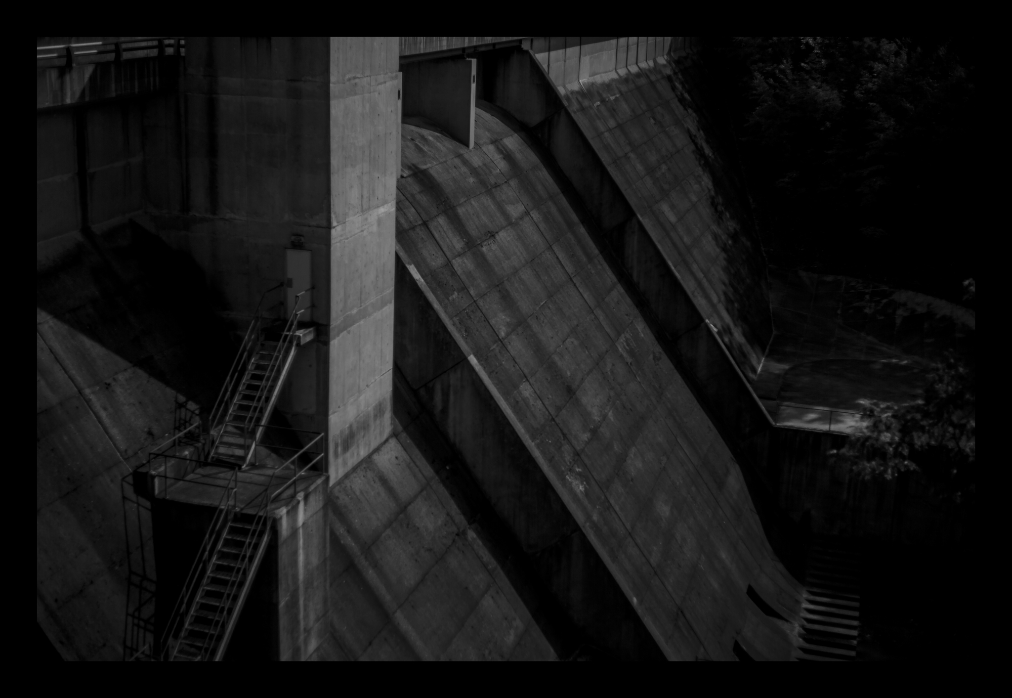 9N6A8022 Setting of the Dam.jpg