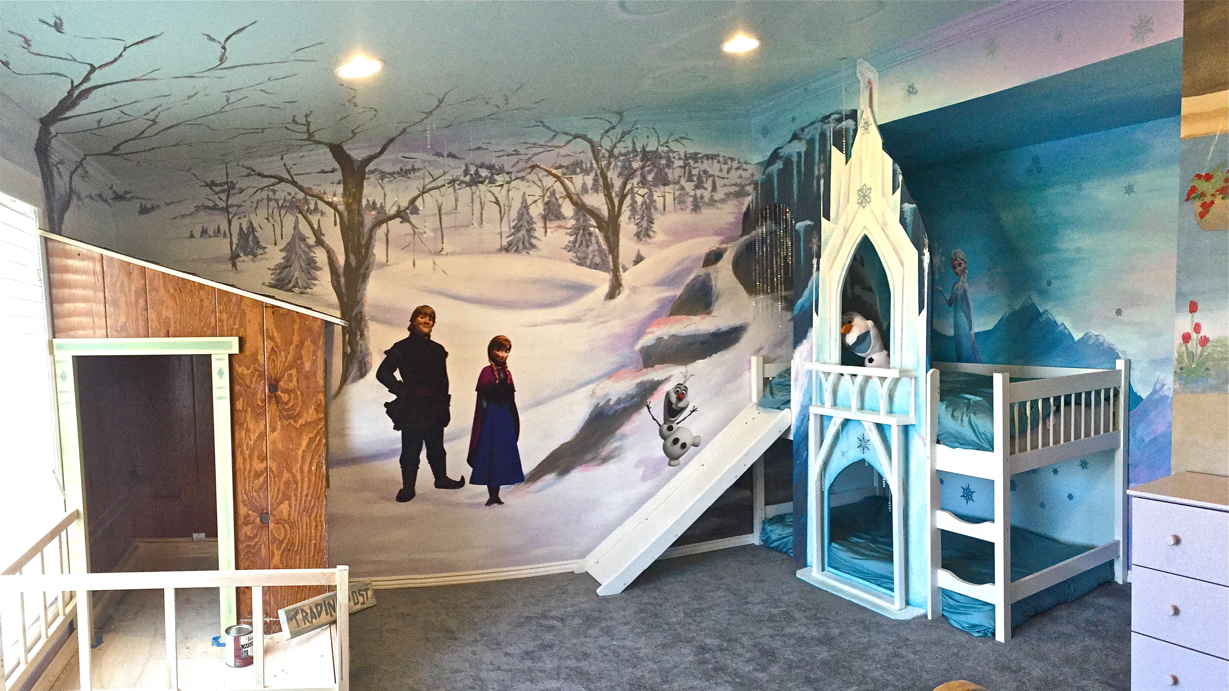 Disney FROZEN Themed Interactive Playspace with Bunk Beds and Mural