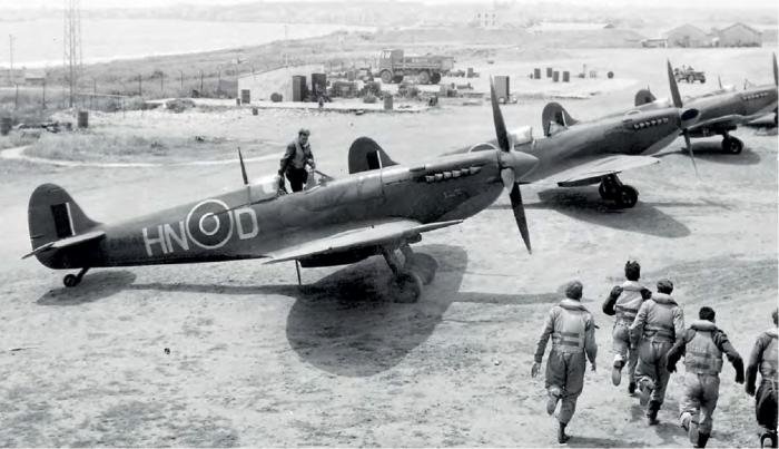 Spitfire IXs of 93 Squadron during the Italian campaign..jpg