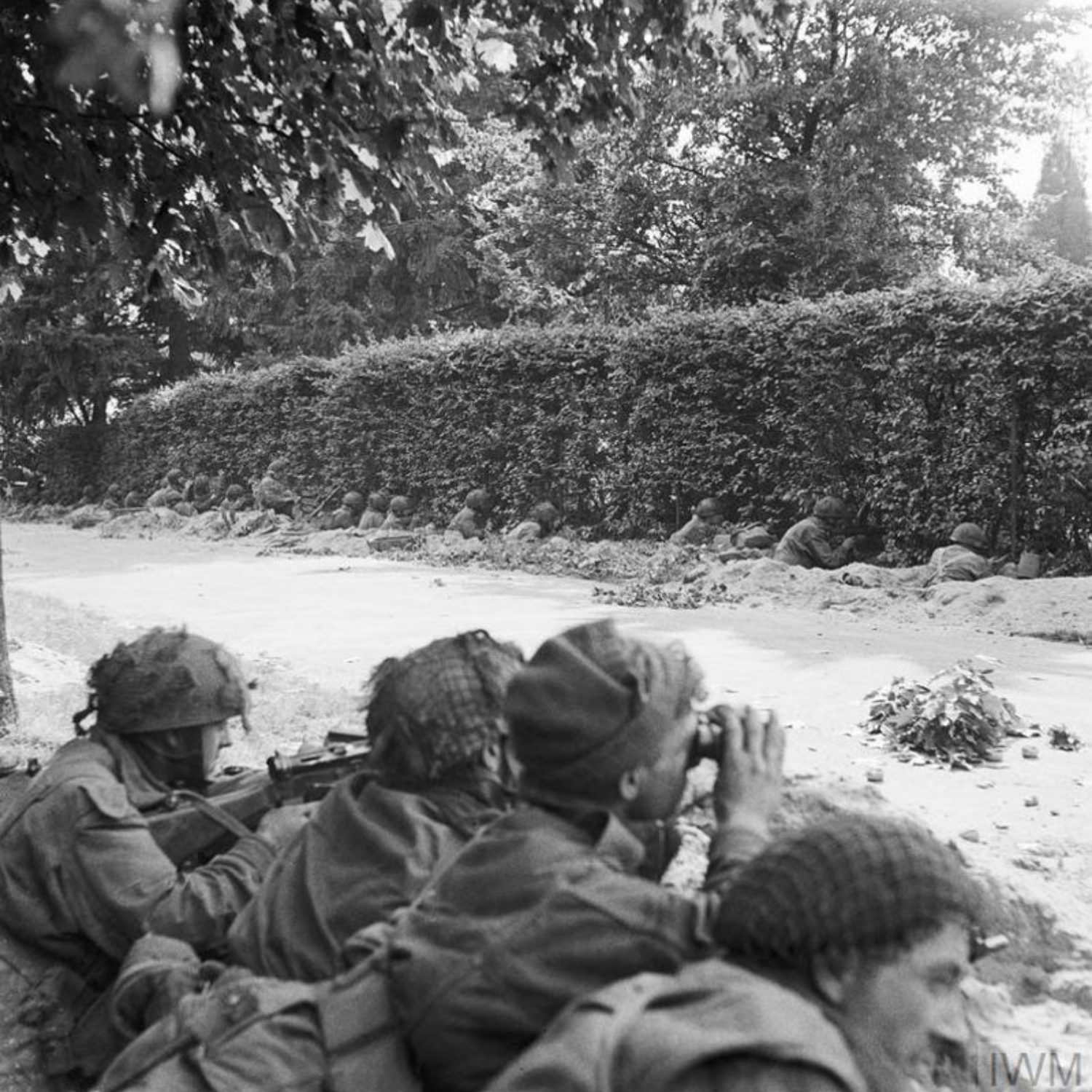 image-44-paratroopers-wait-for-yet-another-german-attack-at-oosterbeek.png