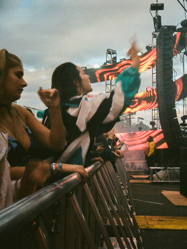 kirby-gladstein-photography-air-and-style-festival-Barricade-1.gif