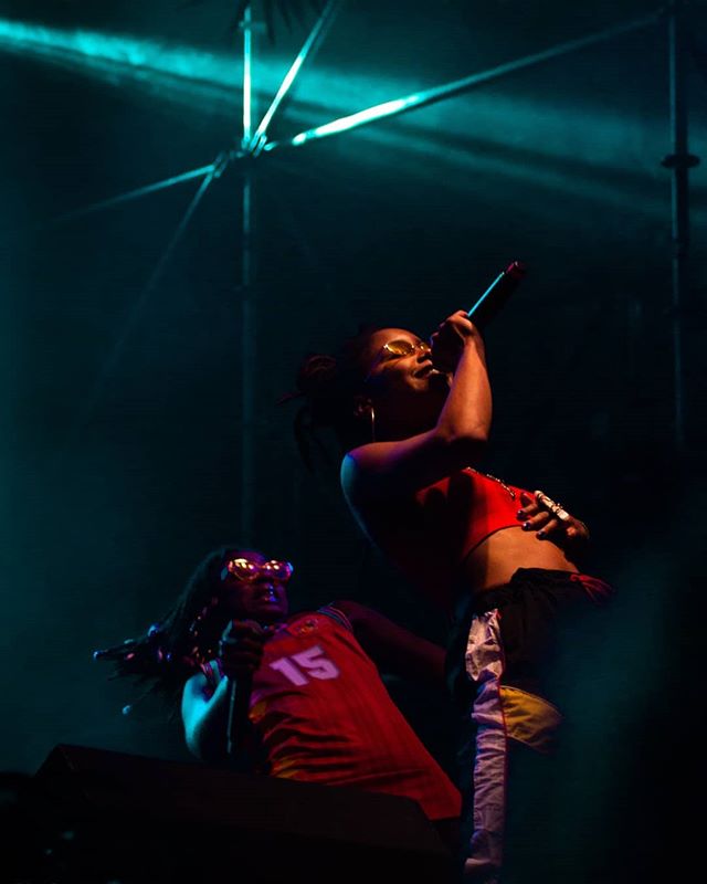 Synchronised dancing by the fabulous @oshun 💜
.
.
.
.
#festesmajors #barcelona #oshun🌻 #oshun #synchroniseddancing #oshunnyc