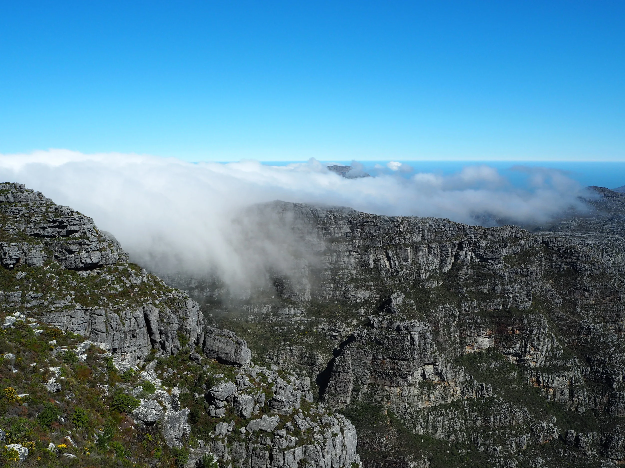 The white 'tablecloth' creeping in on top of Table Mountain