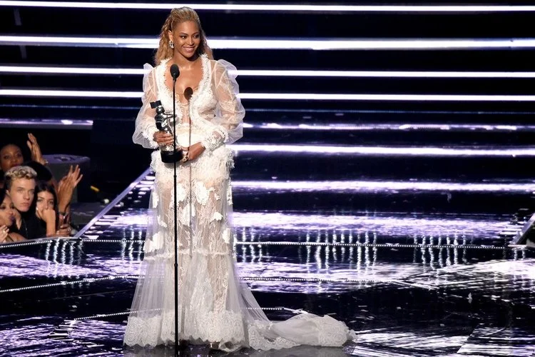 Beyoncé Dazzles in YolanCris at VMA's