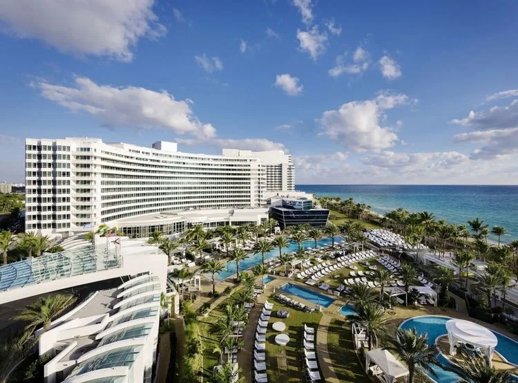 THE GATHERING SPOT : Weddings bring on the drama at Miami Beach’s most fabulous hotel, the Fontainebleau . The landmark emerged from a billion-dollar renovation with terraces, pool decks, lawns, balconies, and ballrooms to fit any fantasy, as long as it’s larger than life. (PHOTO: Courtesy of Fontainebleau)