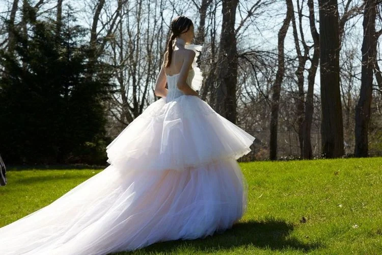 THE DRESS : Vera Wang weds fairytale and fashion in a corset bodice that explodes into a cloud of a double-tiered ballgown skirt. (PHOTO: Courtesy of Vera Wang)