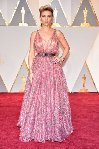 ScarlettJohansson_Oscars_Red_Carpet.jpg