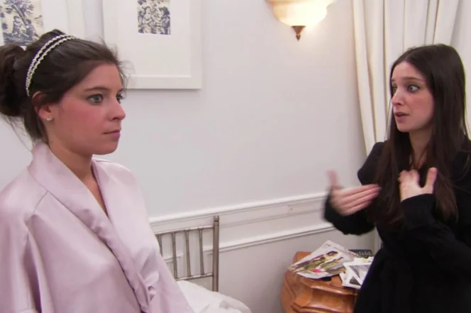Bride Jennifer Bloom (left) and her twin sister Melanie. TLC