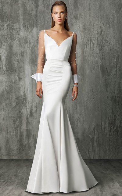 victoria-kyriakides-wedding-dress-fall2018-6455758-03_vert.jpg