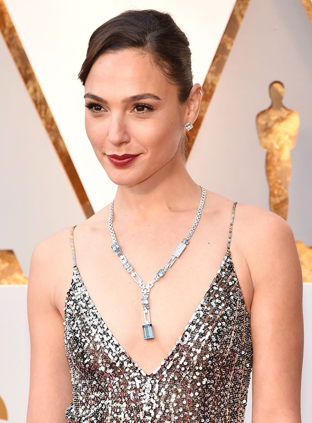 gal-gadot-diamond-jewelry-oscars-2018-251221-1520213057366-main.640x0c.jpg