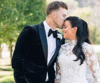 CELEBRITY SIGHTING: ANNE BARGE DRESSES THE BACHELOR'S TIA BOOTH 