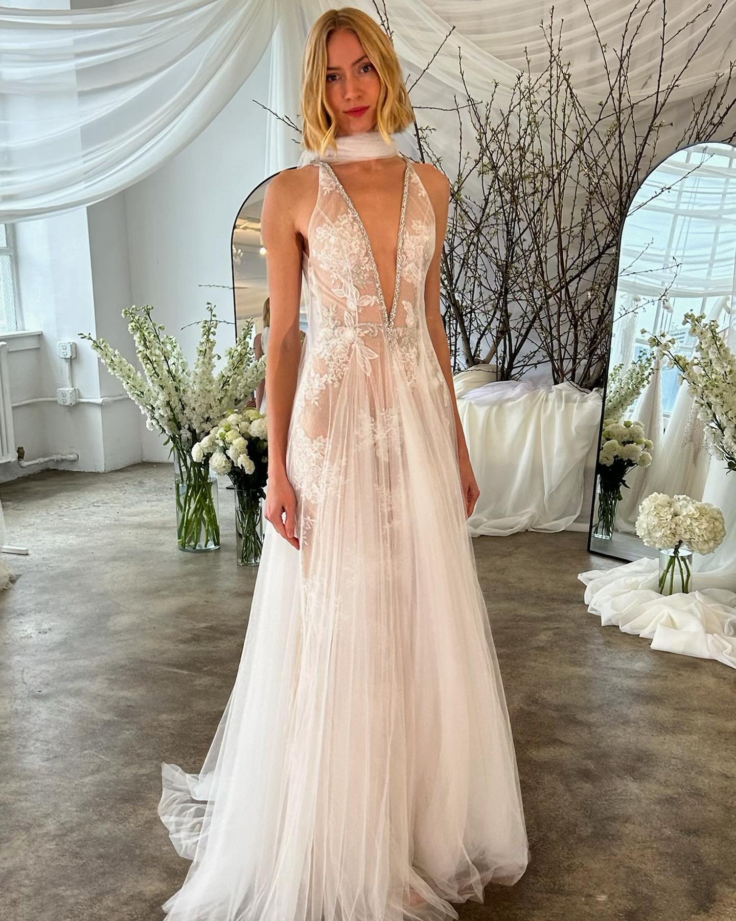 @lizmartinezbridal&rsquo;s elegant and mesmerizing gown from her SS25 Collection &ldquo;La Vie En Rose&rdquo;. The details on this gown are EVERYTHING!