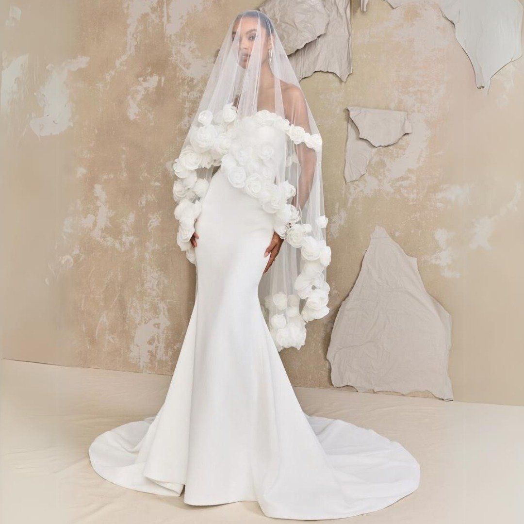 New Spring 2025 NYLBFW trend Flora and Fauna! This @justinalexandersignature gown features a dramatic floral veil. 

...
 #luxurybridal #bridal #SS2025 #Spring2025 #Bridal2025 #dropwaits #dropwaistdress #trend #trendaleart #2025trend #bridaltrends #g