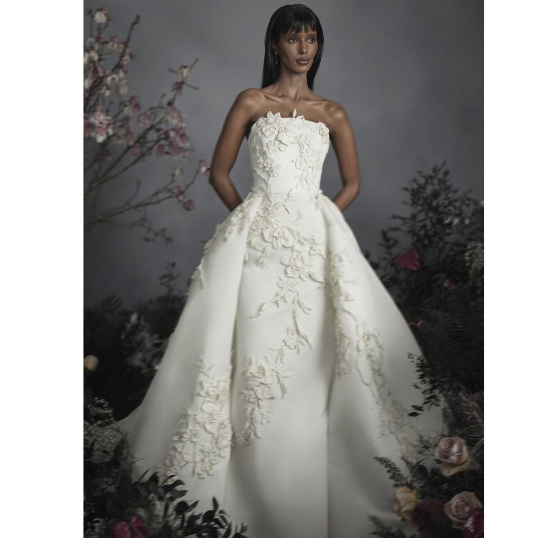 Spring 2025 NYLBFW Trend Flora and Fauna! @MarchesaBridal's gown with handmade 3-D orchids is simply radiant.

...
#luxurybridal #bridal #SS2025 #Spring2025 #Bridal2025 #dropwaits #dropwaistdress #trend #trendaleart #2025trend #bridaltrends #gildedag