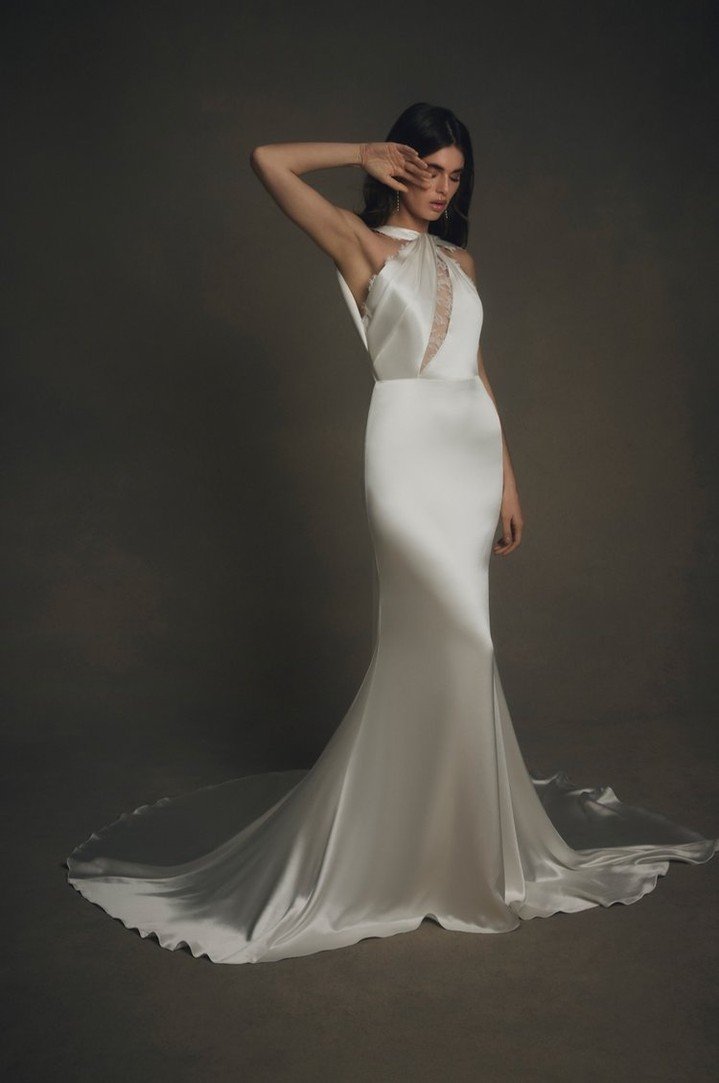 A jawdropping halter gown crafted by @katherinetash . This piece is so dreamy and sophisticated!

 #luxurybridal #bridal #SS2025 #Spring2025 #Bridal2025 #trend #trendaleart #2025trend #bridaltrends #weddingdress #weddinggown #NYLBFW  #halters  #halte