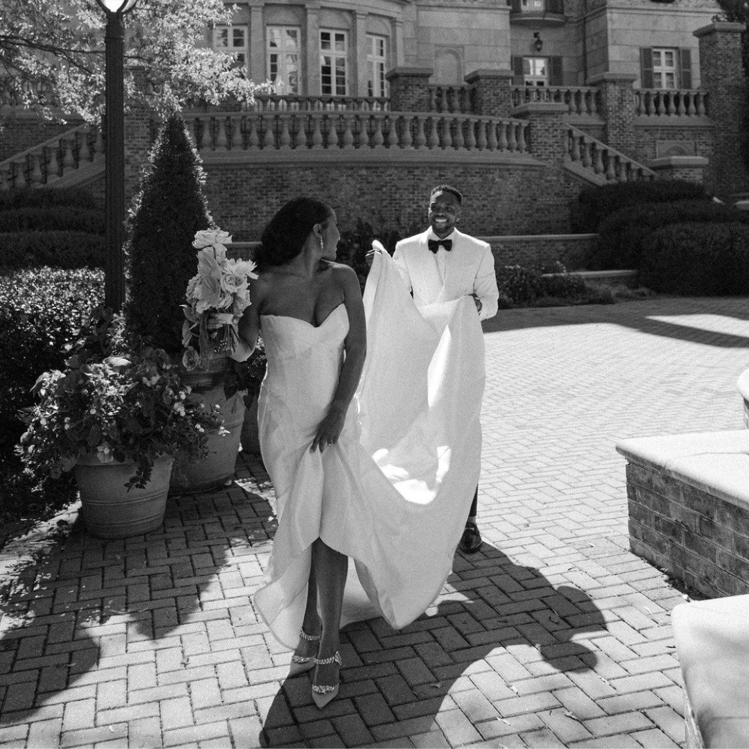 Stunning Bride @raiveybaby on her special day wearing an @leahdagloria gown. 

...
#NYLBFW #LeahDaGloria #luxurybridal  #weddingdress #weddinggown #wedding #weddinginspiration #gown #weddingday