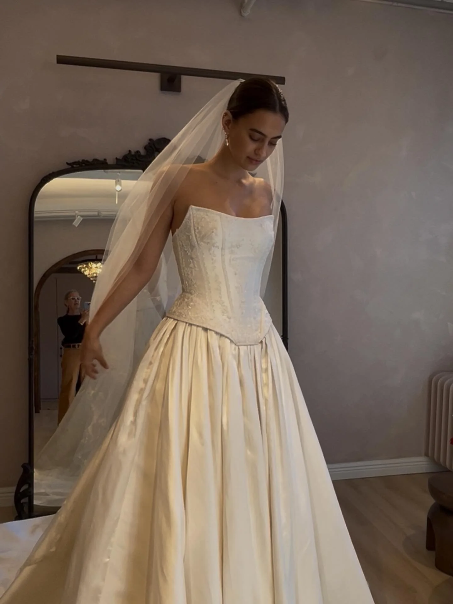 @enauranewyork with their loveliest veils 🤍&lt;3

#bride #bridal #luxury #luxurybridalinspiration #weddinginspiration
#wedding #NYLBFW #enaura