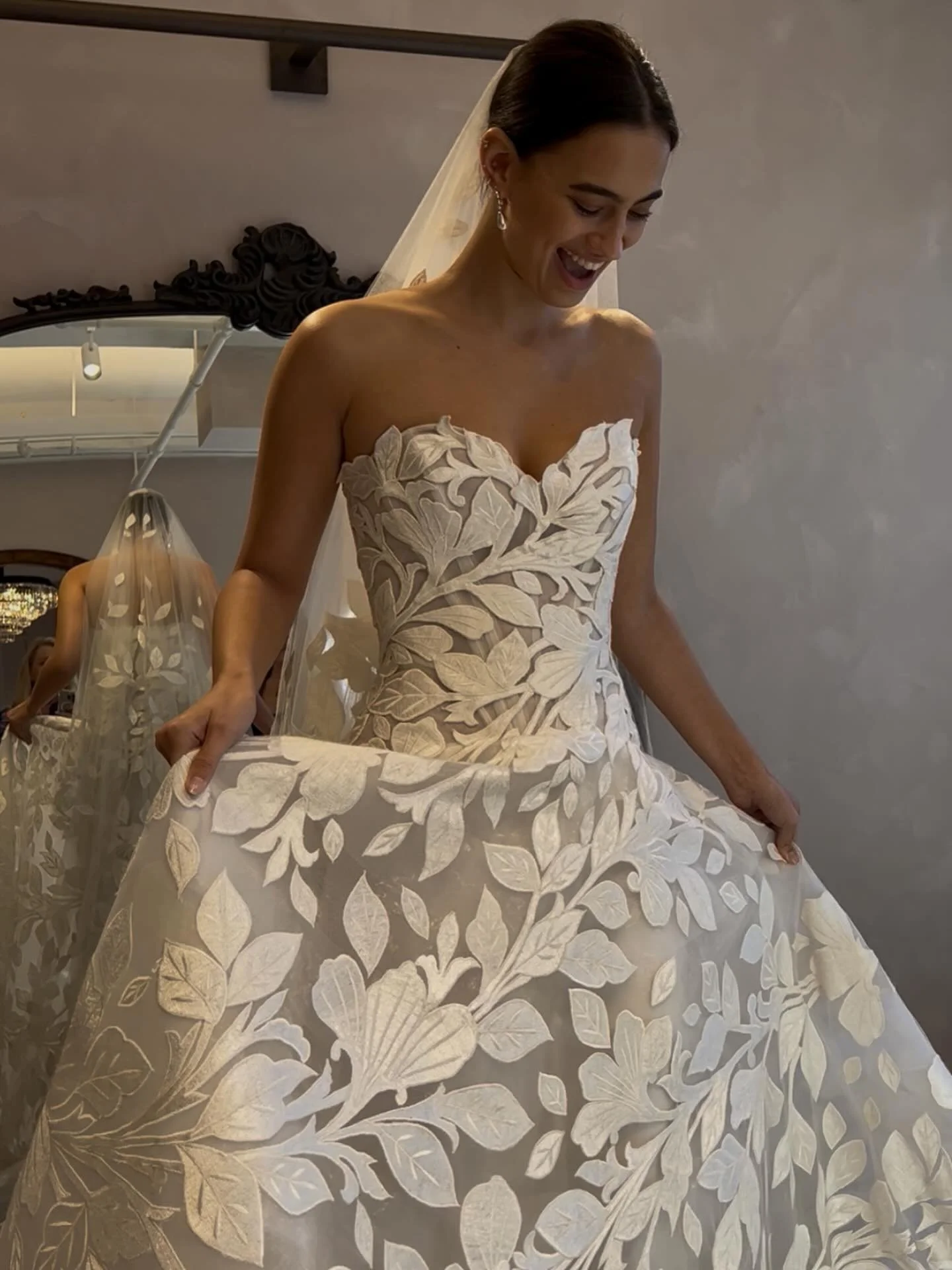 wedding glee with @enauranewyork 💞🕊️

#bride #bridal #luxury #luxurybridalinspiration #weddinginspiration
#wedding #NYLBFW #enaura