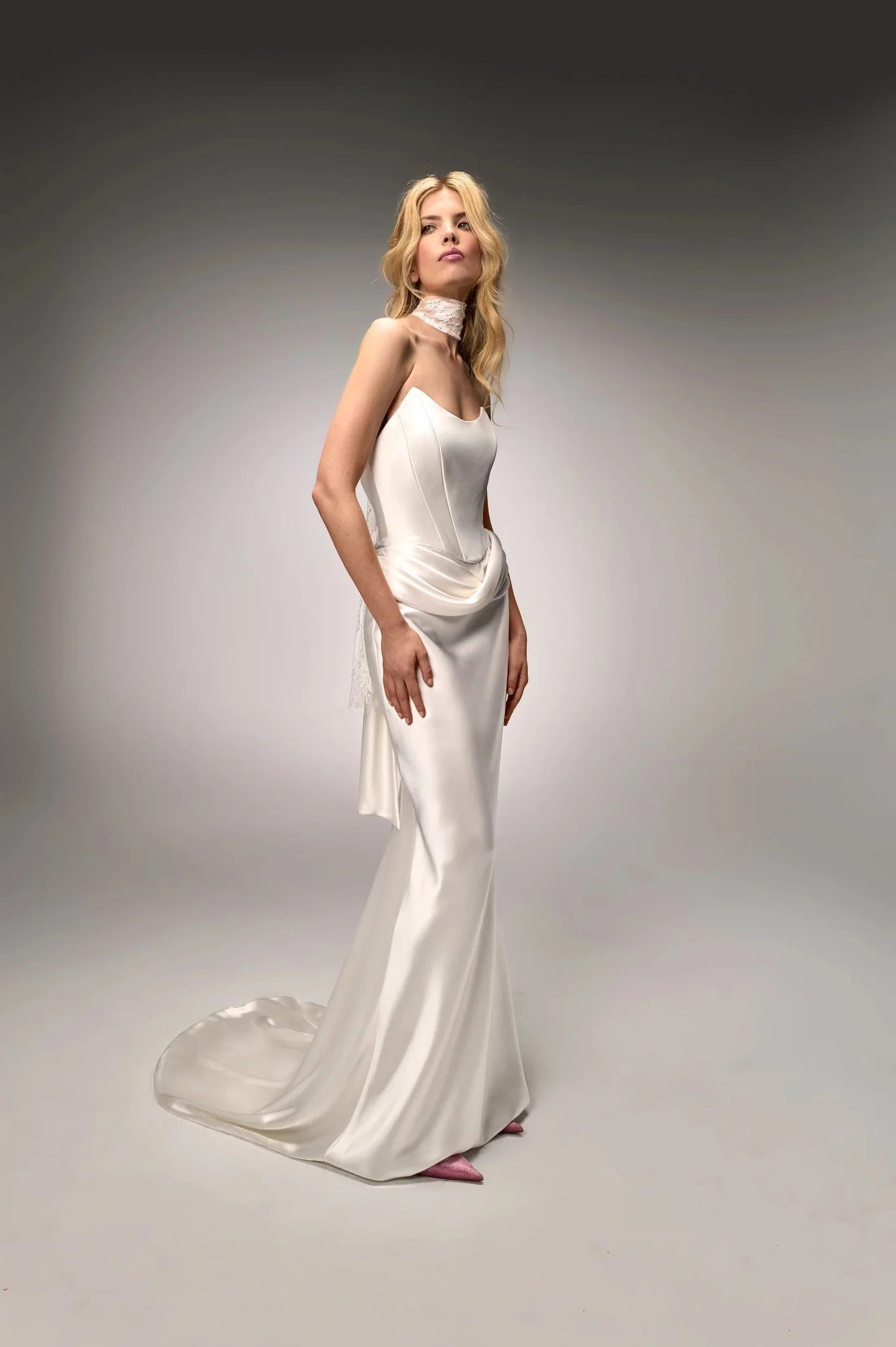 The &quot;Deneuve&quot; strapless gown from @efbridal has &quot;it girl&quot; written all over it🎀 The skinny scarf is the perfect touch to a gracefully effortless look🪡✨

#ElizabethFillmore #EFBridal  #ModernBride #BridalFashion #WeddingDressInspo