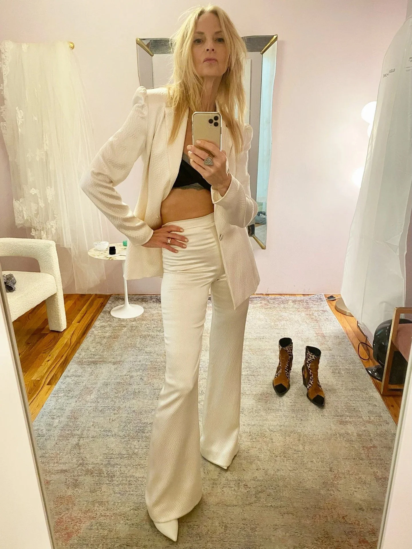 &ldquo;The women I design for have an independent vision, feminine sophistication and creative spirit. I believe every bride I dress ultimately wants to feel like a modern day Goddess for her wedding.&quot; &ndash; Elizabeth Fillmore @efbridal ❤️

 #