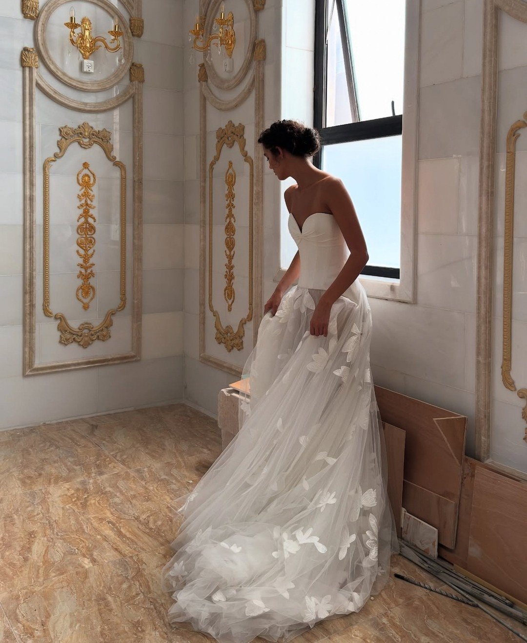 Liz Martinez&rsquo; Alaya  is ornate with elegant serenity, dressed with floral detailing @lizmartinezbridal 👼🏻

#LizMartinez #Wedding #WeddingFashion #Bridal #FashionInspiration #DreamWedding
#Bride #WeddingStyle #BridalLook #BridalDetails