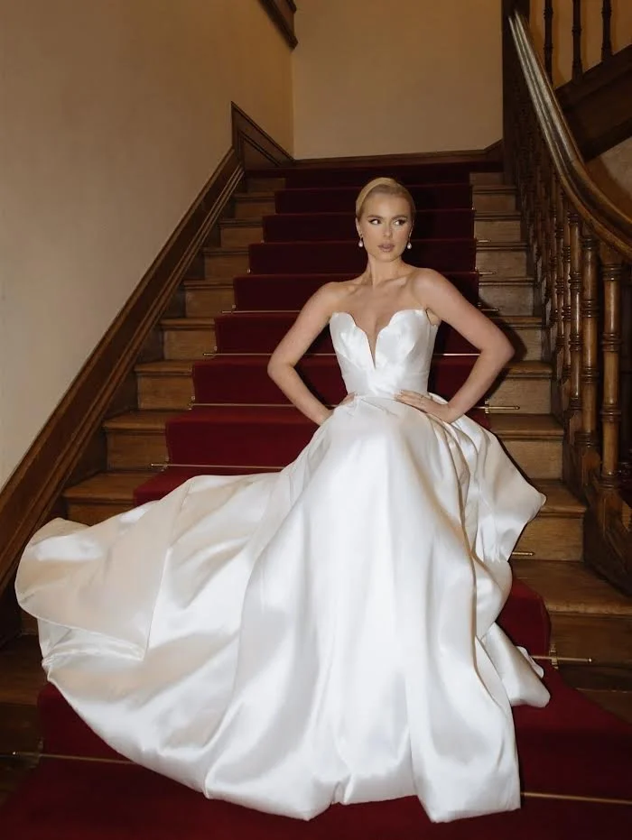 A strapless satin moment that feels straight out of a classic film. This gown by @inesdisanto is just pure elegance ✨
📸Photo: @violasworldweddings

#wedding #weddinginspo #bridalinspo #bridal #bride #inesdisanto #weddingdress #atelier #nylbfw #bride