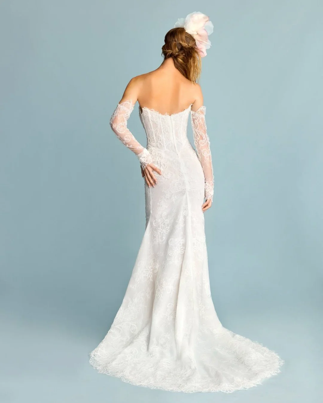 A vision of refined romance, the Brigette gown, an effortlessly enchanting statement for your evening celebration @idancohenofficial 🦢
#IdanCohen #Wedding #WeddingFashion #Bridal #FashionInspiration #DreamWedding
#Ethereal #Gowns