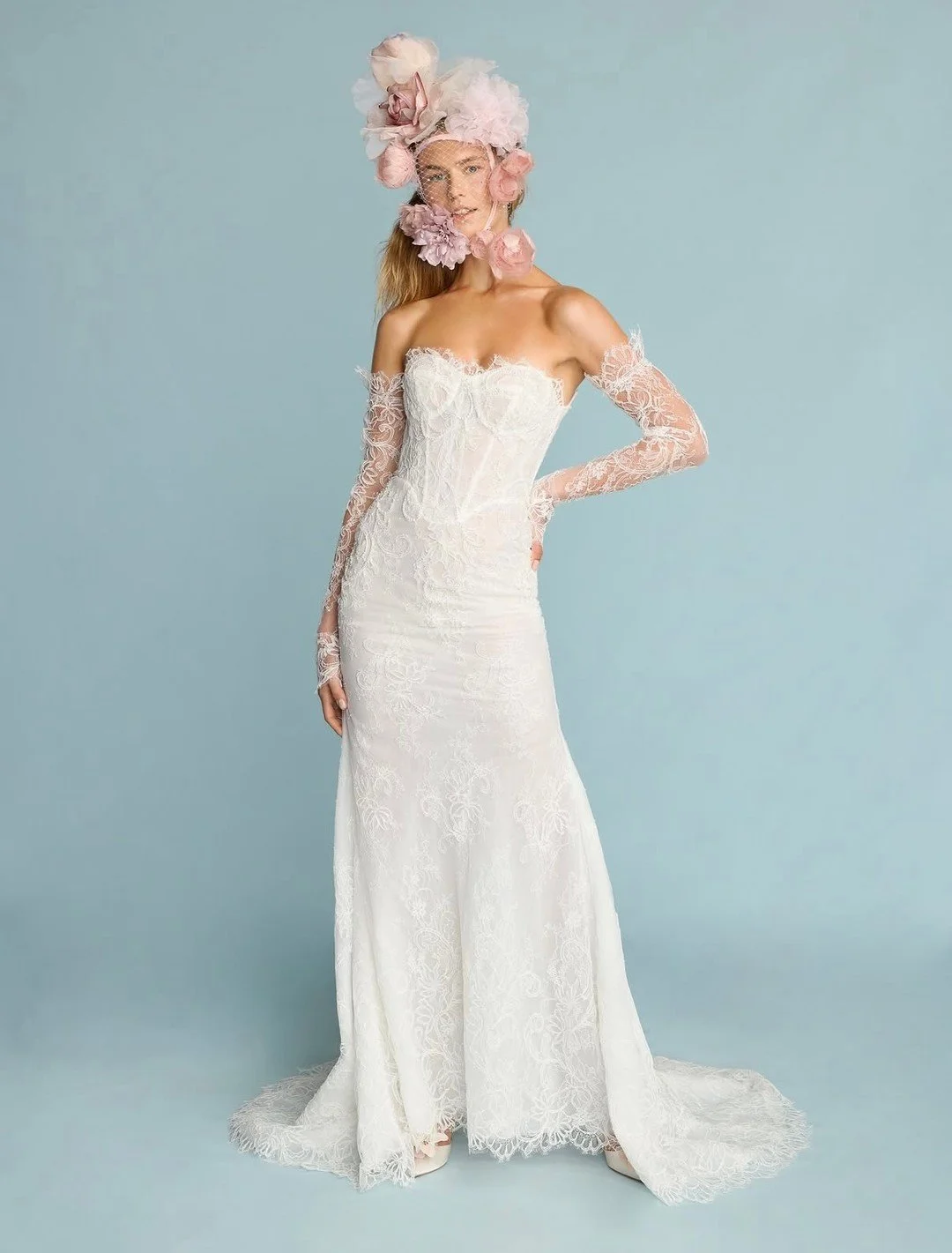 Elegance woven into every detail, the Rita gown, a modern classic on your wedding day for effortless beauties @idancohenofficial ⭐️ 
#IdanCohen #Wedding #WeddingFashion #Bridal #FashionInspiration #DreamWedding
#Ethereal #Gowns