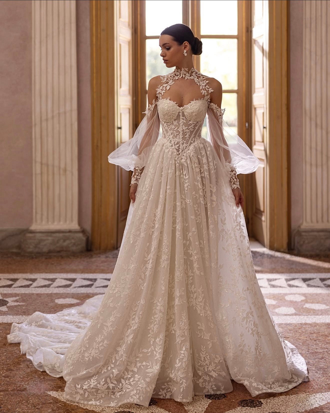 Ethereal beauty! ✨ The exquisite floral lace bolero and romantic puff sleeves make this Ricca Sposa gown truly unique. Bridal artistry at its finest! 💖@riccasposa

#wedding #weddinginspo #bridalinspo #bridal #bride #veil #weddingveil #riccasposa #fl