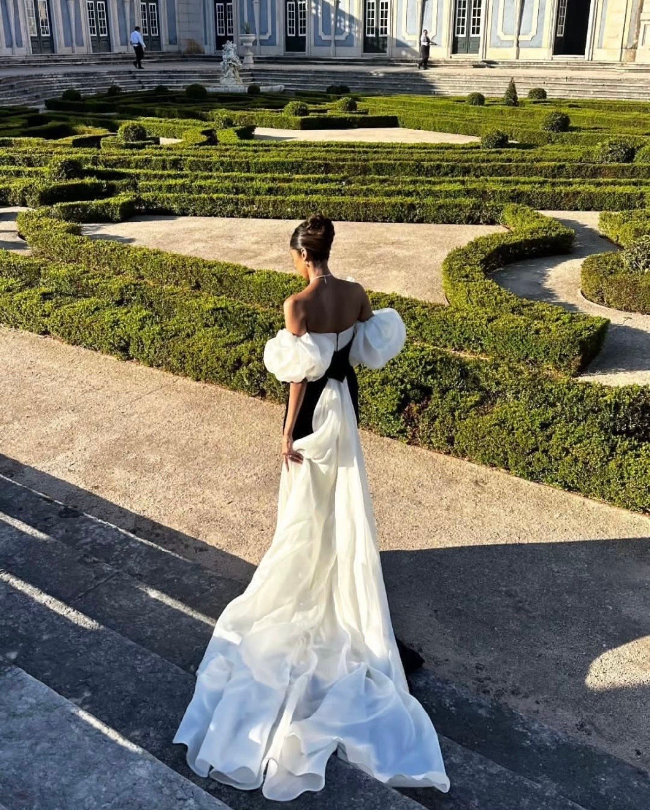 Obsessed with this stunning custom black and white gown! The drama of the puff sleeves and flowing train is perfection 🤍 @eseazenabor

#wedding #weddinginspo #bridalinspo #bridal #bride #veil #weddingveil #eseazenabor #floraldress  #atelier #nylbfw 