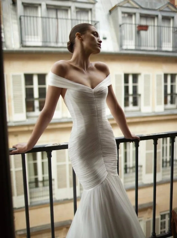 The &ldquo;Fiora&rdquo; gown from @danahareldesign is an Old Hollywood silver screen dream come true 🎞️🤍

#NYLBFW #BridalFashion #BridalInspo #DanaHarel #DanaHarelBridal #LuxuryBridal  #ModernBride #LuxuryWeddingDress #TimelessElegance #BridalEdito