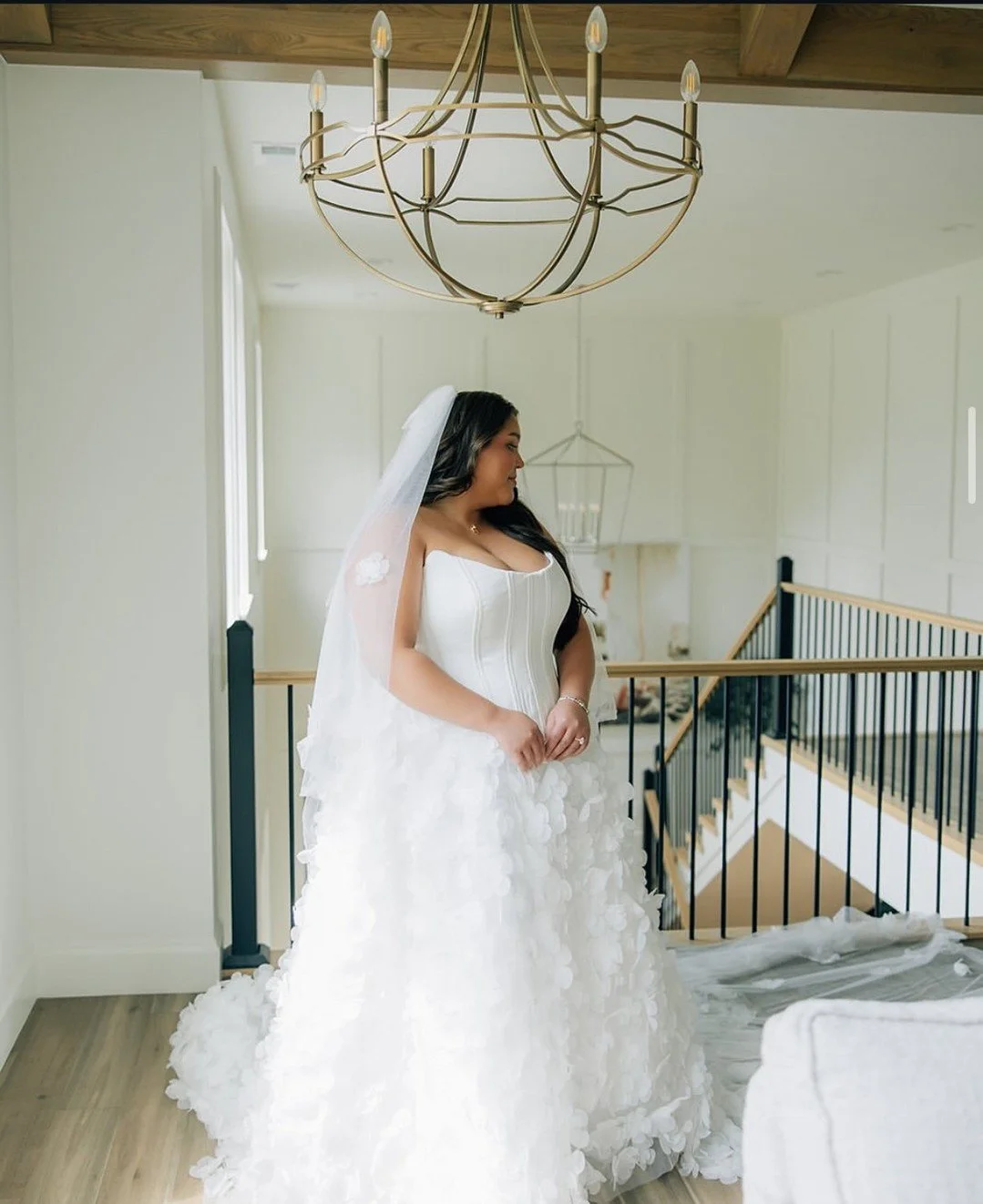 Light traces every fold 💝
#wedding #weddinginspo #bridalinspo #bridal #bride #heracouture  #heracouturenyc #atelier #nylbfw #veil #weddingveil #bridetobe #luxurybridal