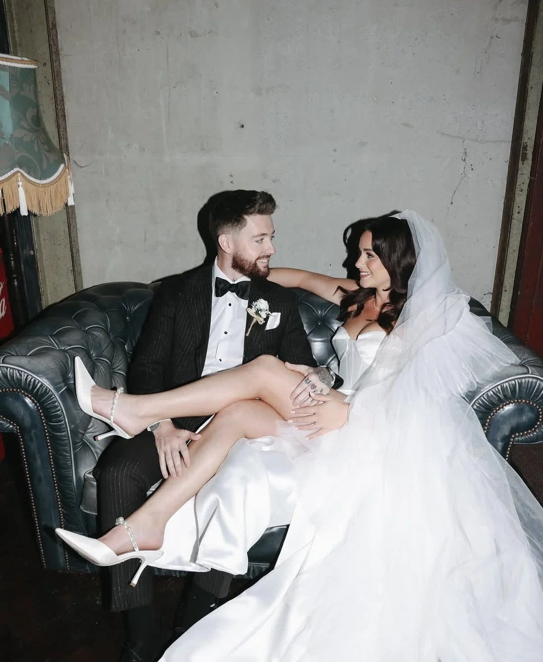 Where simplicity shines 💓
#wedding #weddinginspo #bridalinspo #bridal #bride #heracouture  #heracouturenyc #atelier #nylbfw #veil #weddingveil #bridetobe #luxurybridal