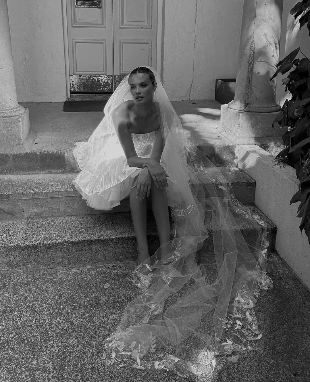 Veiled in quiet beauty 💞
#wedding #weddinginspo #bridalinspo #bridal #bride #heracouture  #heracouturenyc #atelier #nylbfw #veil #weddingveil #bridetobe #luxurybridal