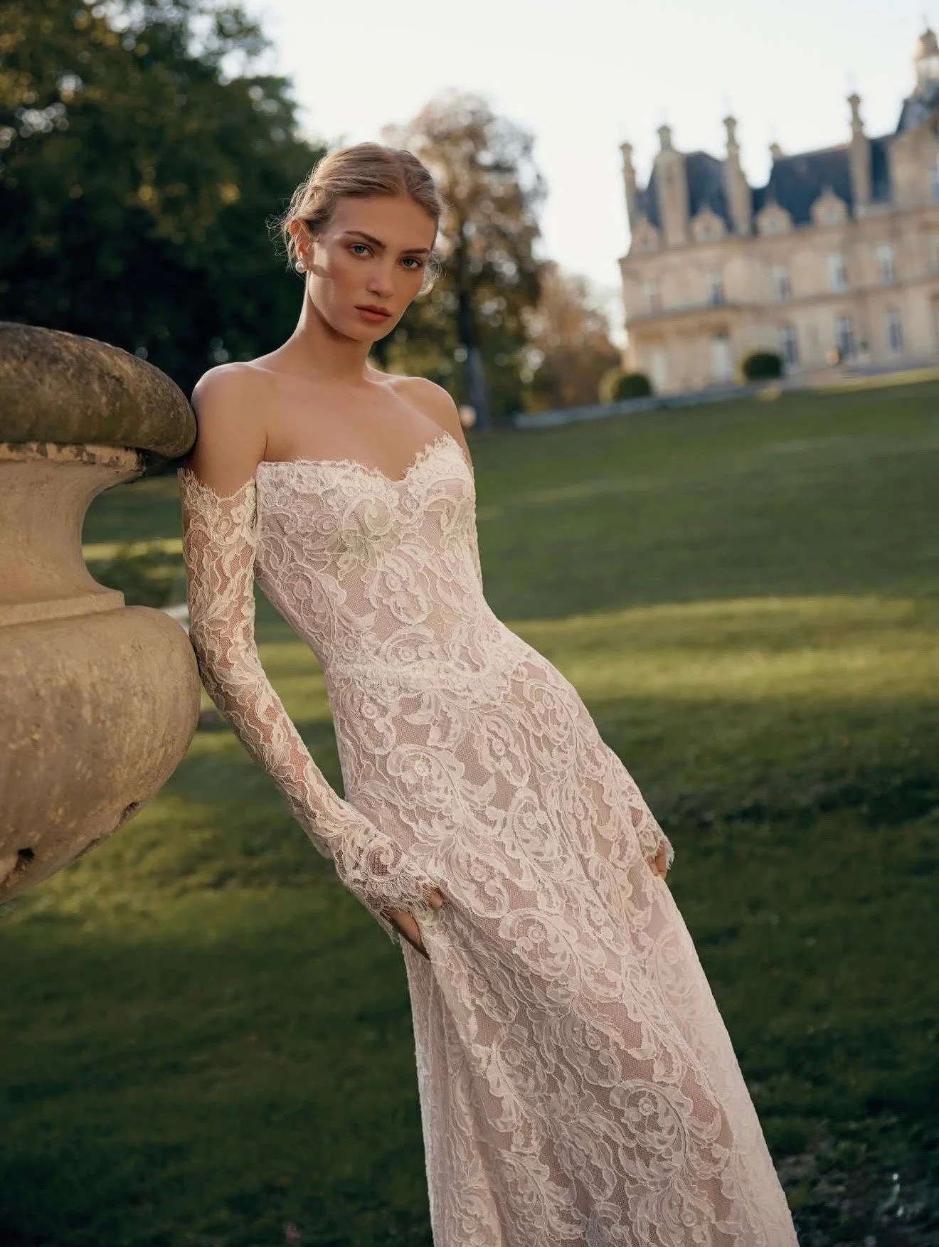 A vision of grace. The Chen gown is the simple, breathtaking allure of true bridal artistry.
@lihihod

#wedding #weddinginspo #bridalinspo #bridal #bride #lihihod #weddingdress #atelier #nylbfw #bridetobe #luxurybridal