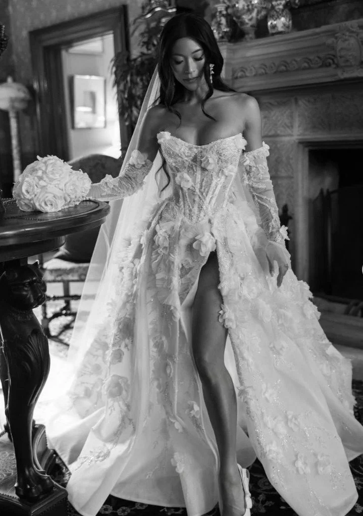 @jennifer__chong wearing @pallascouture 🦢 featured in @voga_weddings 💐

#PallasBride #PallasCouture #BridalFashion #BridalInspo  #LuxuryBride #DesignerGown #WeddingStyle #ModernBride #VogueWeddings #BridalEditorial