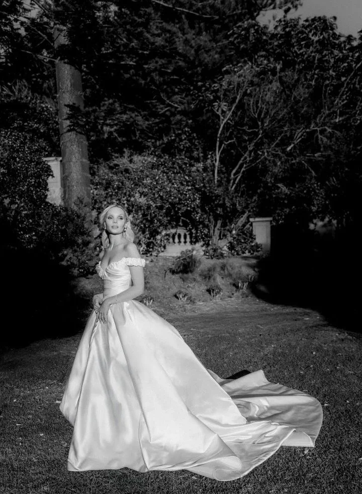 Real bride wearing the "Berenice" off-shoulder gown from @pallascouture 🪽

#NYLBFW #BridalInspo #WeddingInspo #LuxuryWedding #PallasCouture #PallasBride #LuxuryBride #BridalFashion #DreamWedding #RealBride  #WeddingStyle #BridalLook