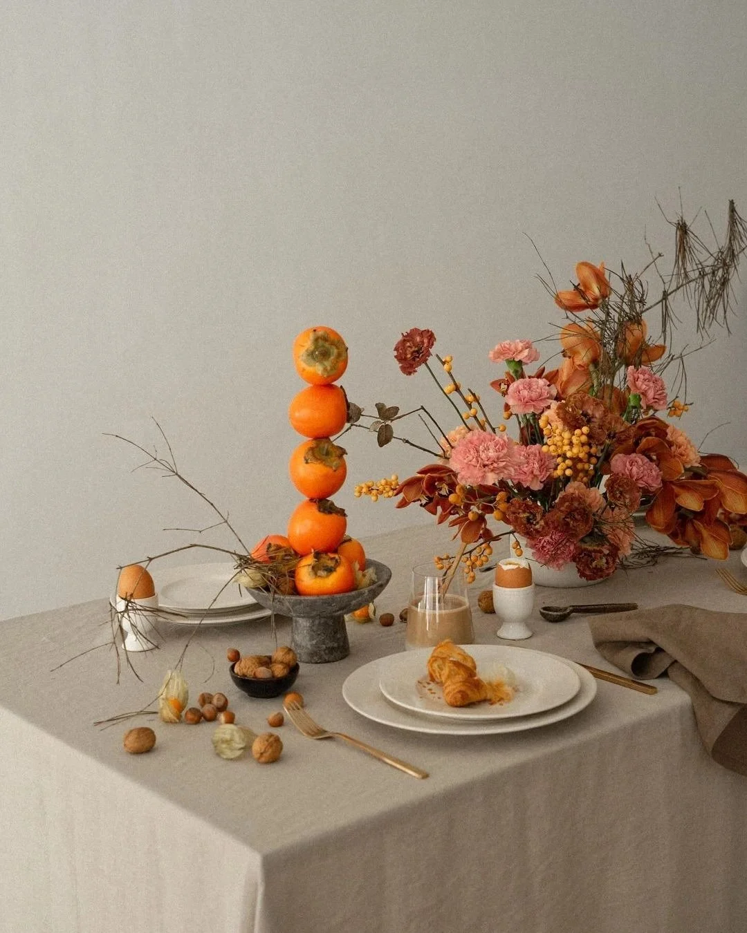 Need floral inspiration? Add @ohmariaflores to your board. Maria&rsquo;s contemporary, sculpture-like arrangements strike a perfect balance between dramatic and chic, bringing an editorial feel to any wedding. 

#NYLBFW #bridalfashion #weddinginspo #