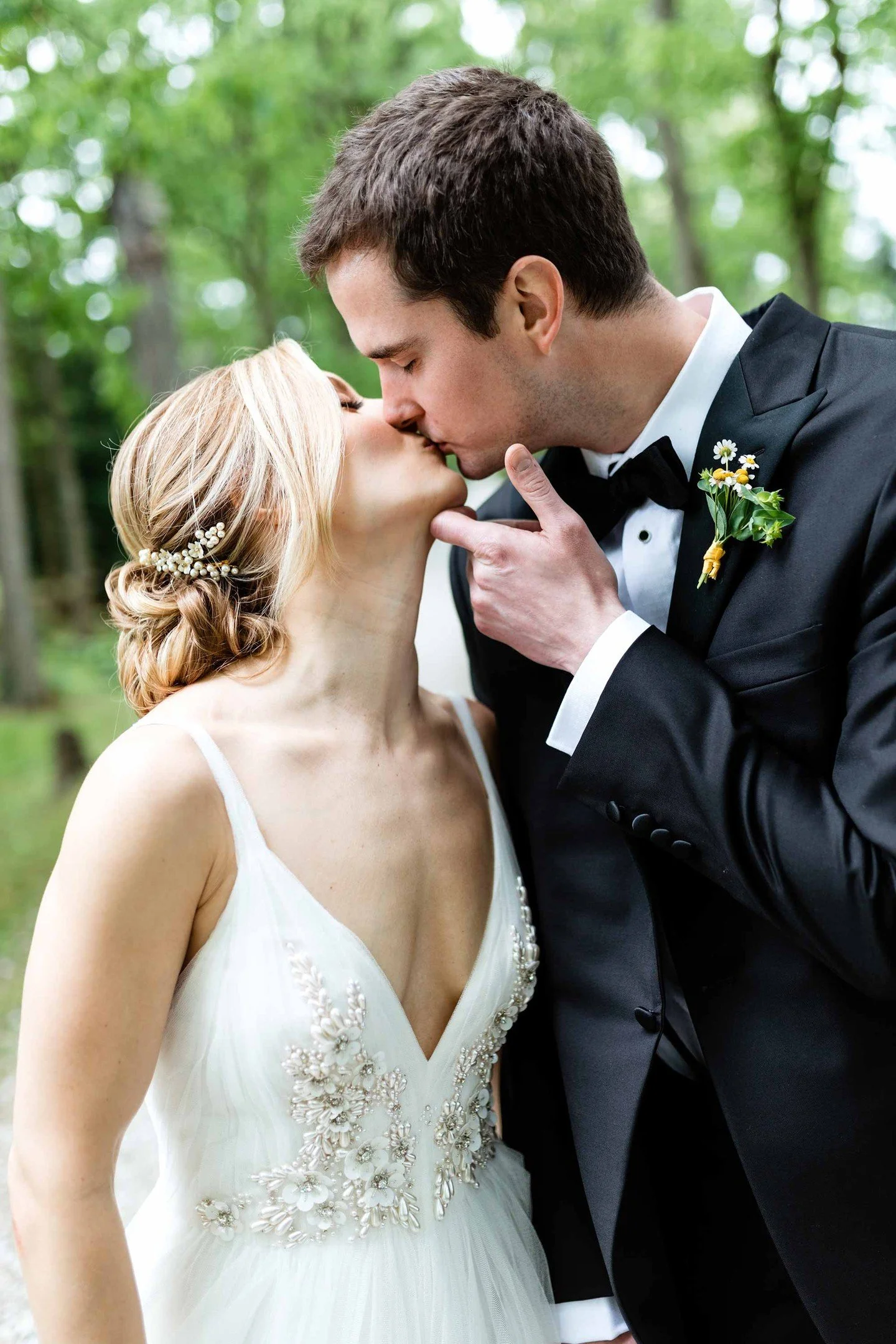 Love in every detail. @amsale's magnificent "Terri" gown.

#NYLBFW #amsale #amsalewedding #bridalfashion #modernbride #luxurybridal #designergown #weddinginspiration #bridalstyle