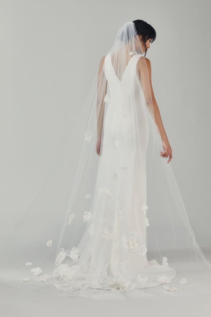 Petals and poise. Stunning floral details on Amsale's Cathedral Lenght Veil with Petals. 

#NYLBFW #bridalfashion #amsale #luxurybridal #modernbride #bridaldetails #designerbridal #weddinginspiration #elegantbride