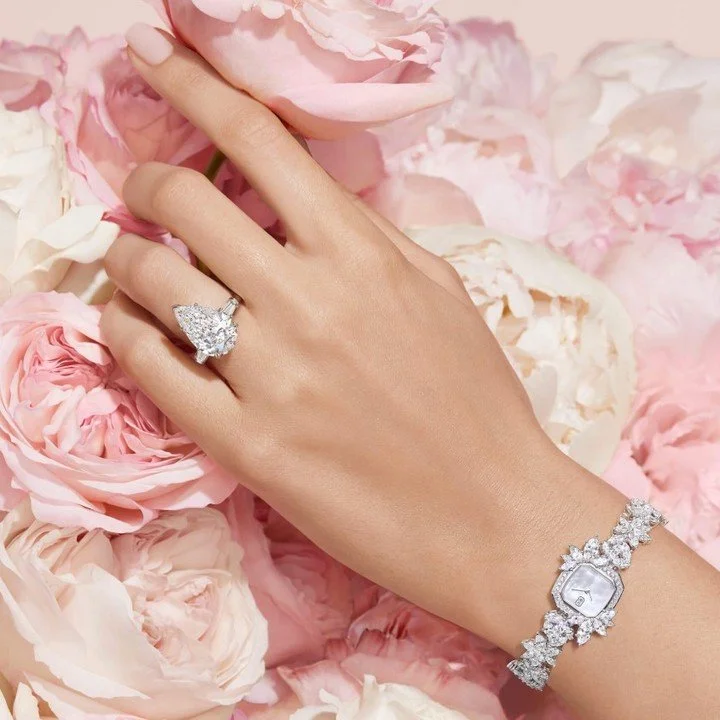 Natural diamond, framed to perfection by Harry Winston. 
#NYLBFW #WeddingInspiration #BridalFashion #WeddingDress #WeddingInspo #BridalInspo #WeddingStyle #RomanticWedding #WeddingPhotography #BridalStyle 
#EngagmentRingInspo
#HarryWinston