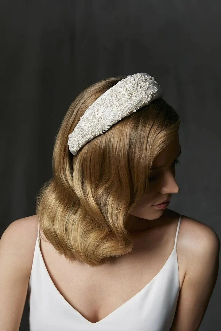 Delicate florals= timeless craftsmanship. 
This Tia Mazza headband brings ethereal elegance to modern bridal style. @tiamazzabridal

#NYLBFW #WeddingInspiration #BridalFashion #BridalInspo #WeddingStyle #RomanticWedding #WeddingAccessories #BridalJew