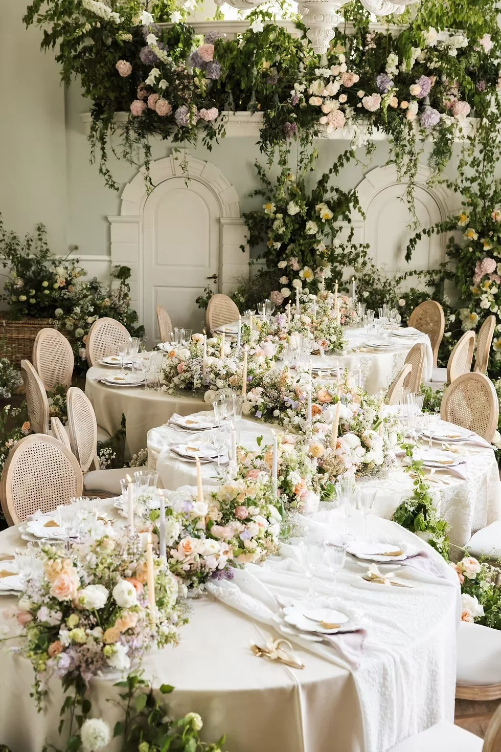 A table set for magic🤍 A light, delicate, and elegant table setup by @bluebird_creative.

#2026bride #tablescapedesign #eventdesign #weddingstyling #weddinginspo