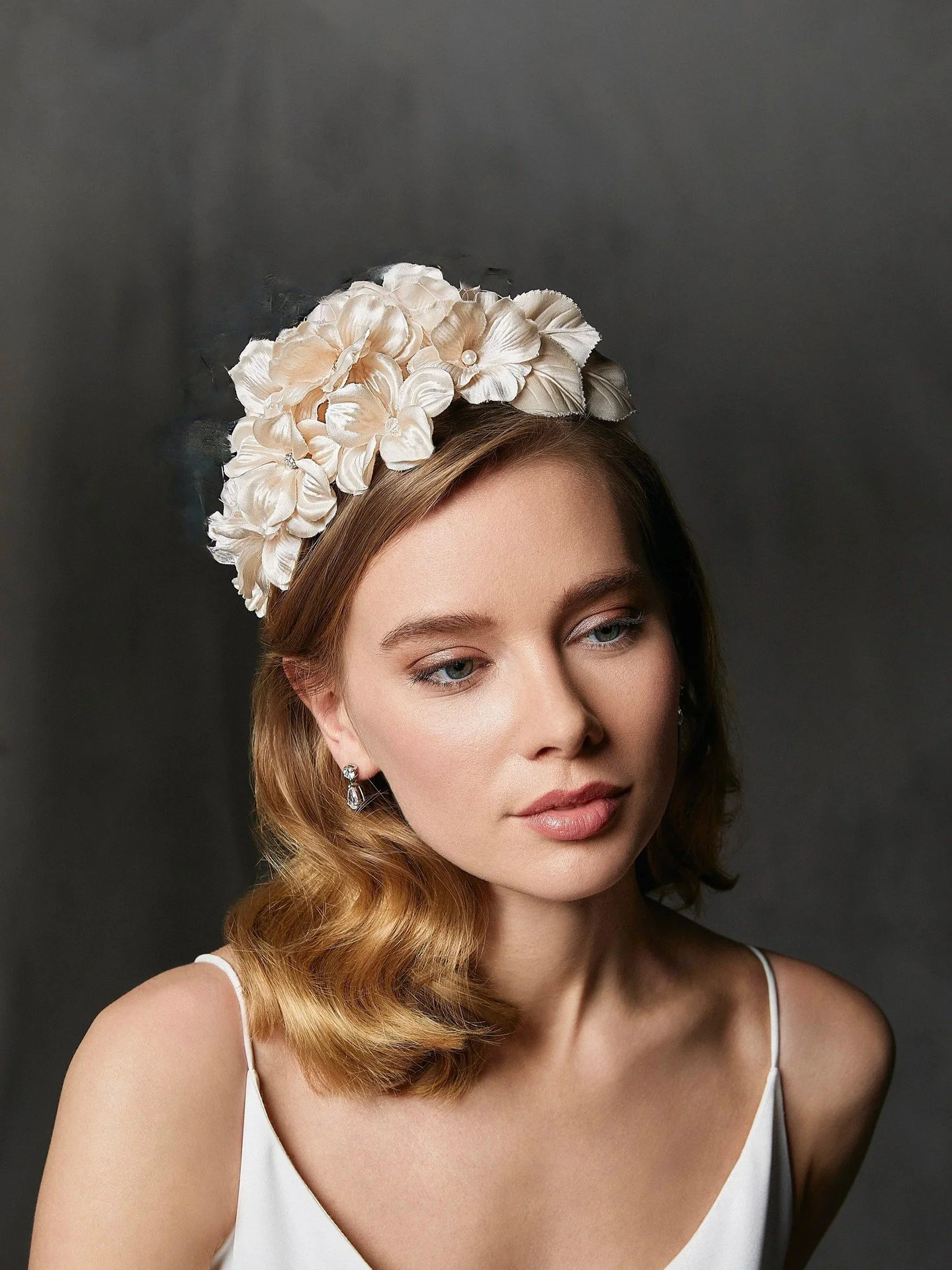 Petal perfection. @tiamazzabridal&rsquo;s gorgeously intricate Bouquet Headband. 

#2026bride #weddinginspo #weddingaccessories #tiamazza #nylbfw