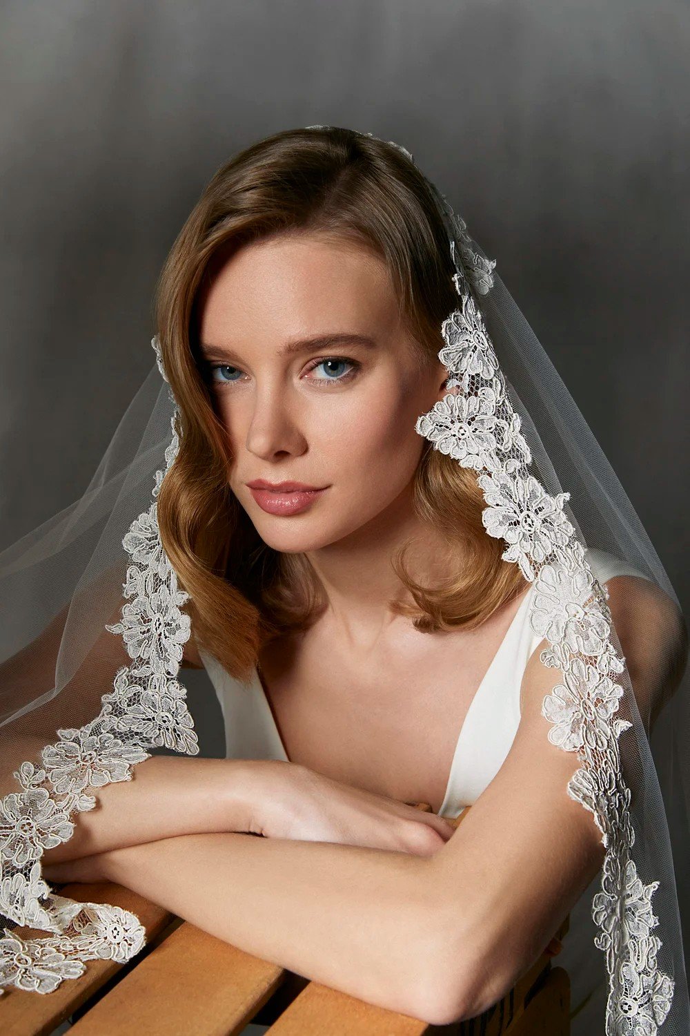 Florals that follow you down the aisle. The beautiful Bon Amie Veil from @tiamazzabridal. 

#2026bride #weddinginspo #bridalaccessories #tiamazza #nylbfw