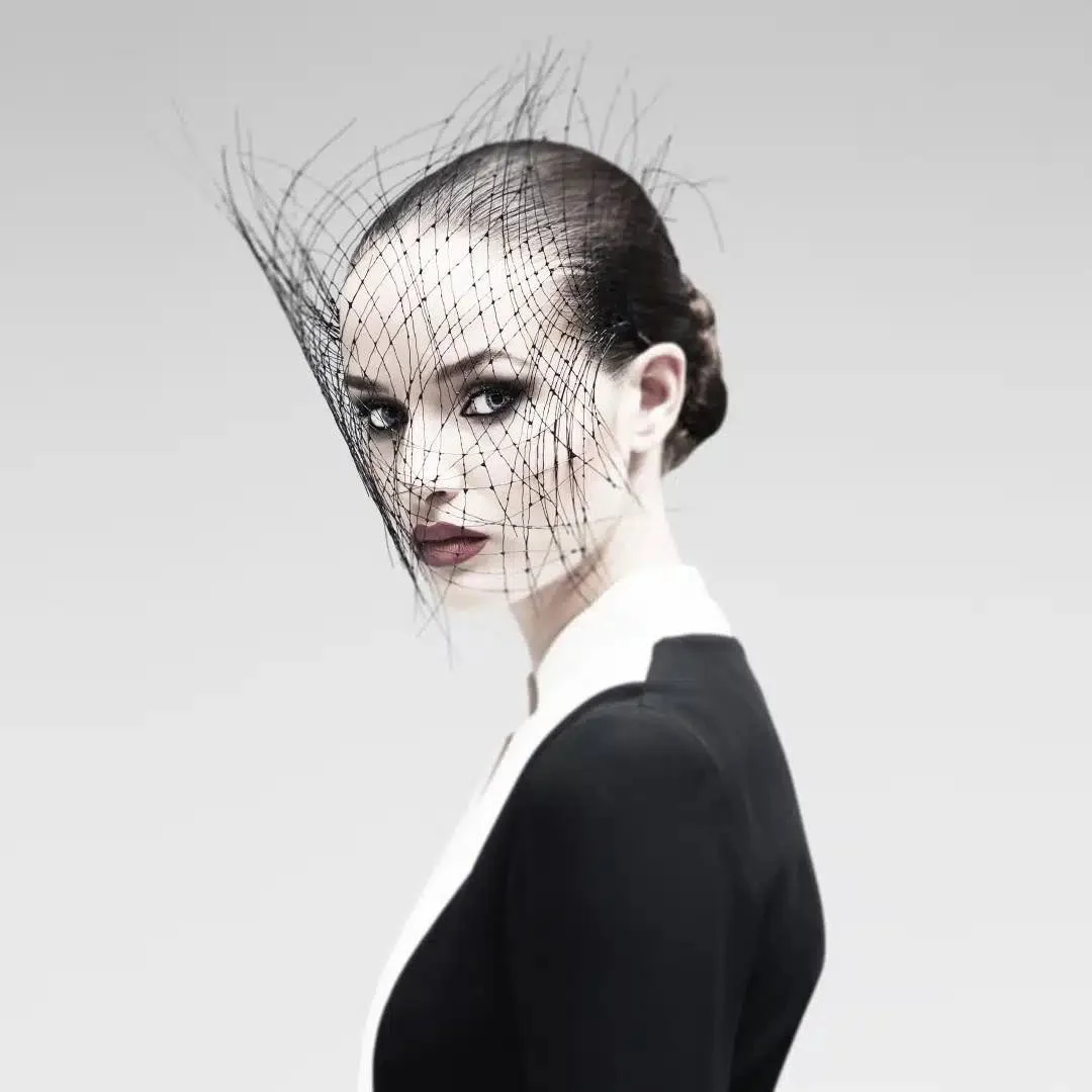 A striking headpiece for a bold bride. 
Headpiece: Narcisse by Monvieve.

#monvieve #monvievemilano #headpiece #accessories
#NYLBFW #luxurybridal #wedding #weddinginspo #narcisse