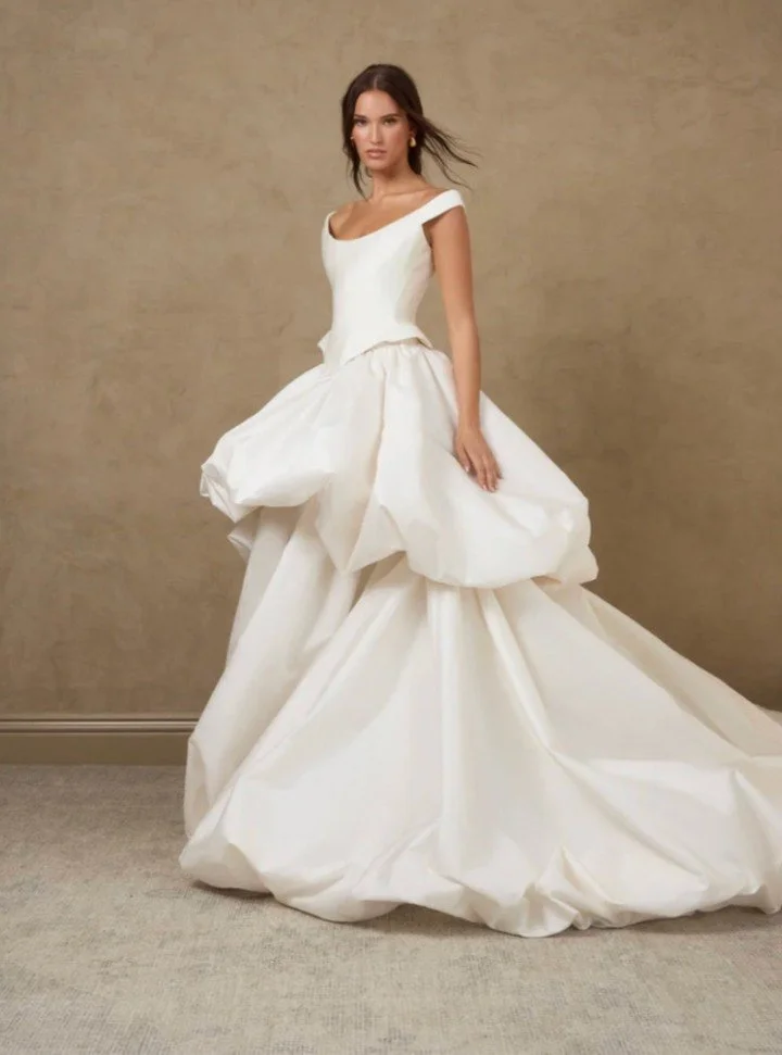 Silk wool mikado ballgown with fully structured corset and lace-up back closure for Katherine Tash Fall 2026 collection.
#NYLBFW #WeddingInspiration #BridalFashion #WeddingDress #WeddingInspo #BridalInspo #WeddingStyle #RomanticWedding #WeddingPhotog