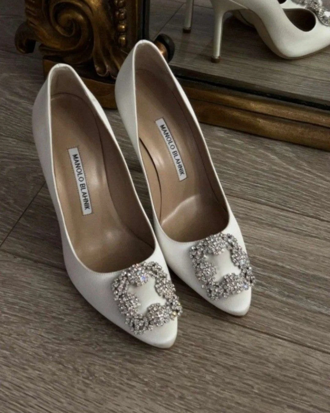 @manoloblahnik 
Elevated bridal elegance with the Blahniks signature satin silhouettes brings a timeless romance to every step.

#NYLBFW #WeddingInspiration  #BridalInspo #WeddingStyle #RomanticWedding #WeddingPhotography #WeddingVenue
#Weddingshoes
