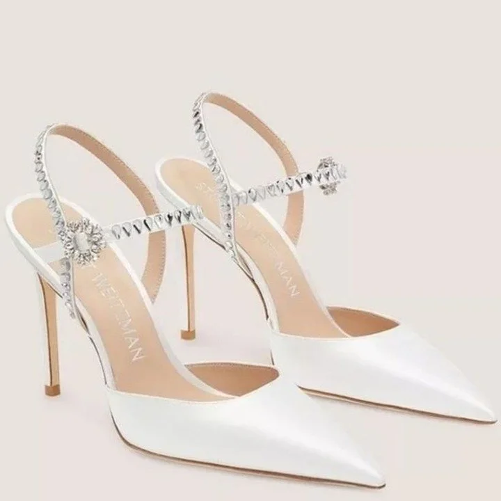 @stuartweitzman
Simple elegance for the special day 

#NYLBFW #WeddingInspiration #BridalInspo #WeddingStyle #RomanticWedding #WeddingPhotography 
#WeddingVenue
#Weddingshoes